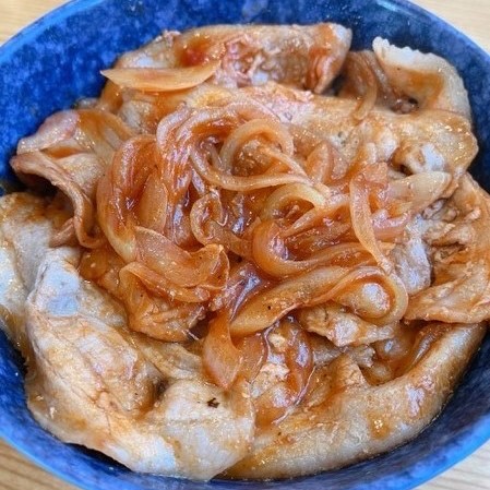 赤の豚カルビ丼