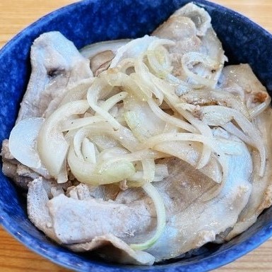 白の豚カルビ丼